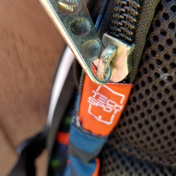 High Sierra Back Suspension Strap Tech Spot Backpack - Picture 14 of 15